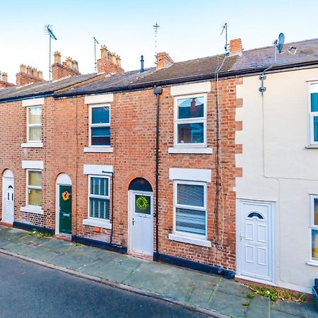 New! Spacious 2-Bed Home In Chester City-Centre By 53 Degrees Property, Ideal For Couples & Small Groups, Great Location - Sleeps 5 ภายนอก รูปภาพ
