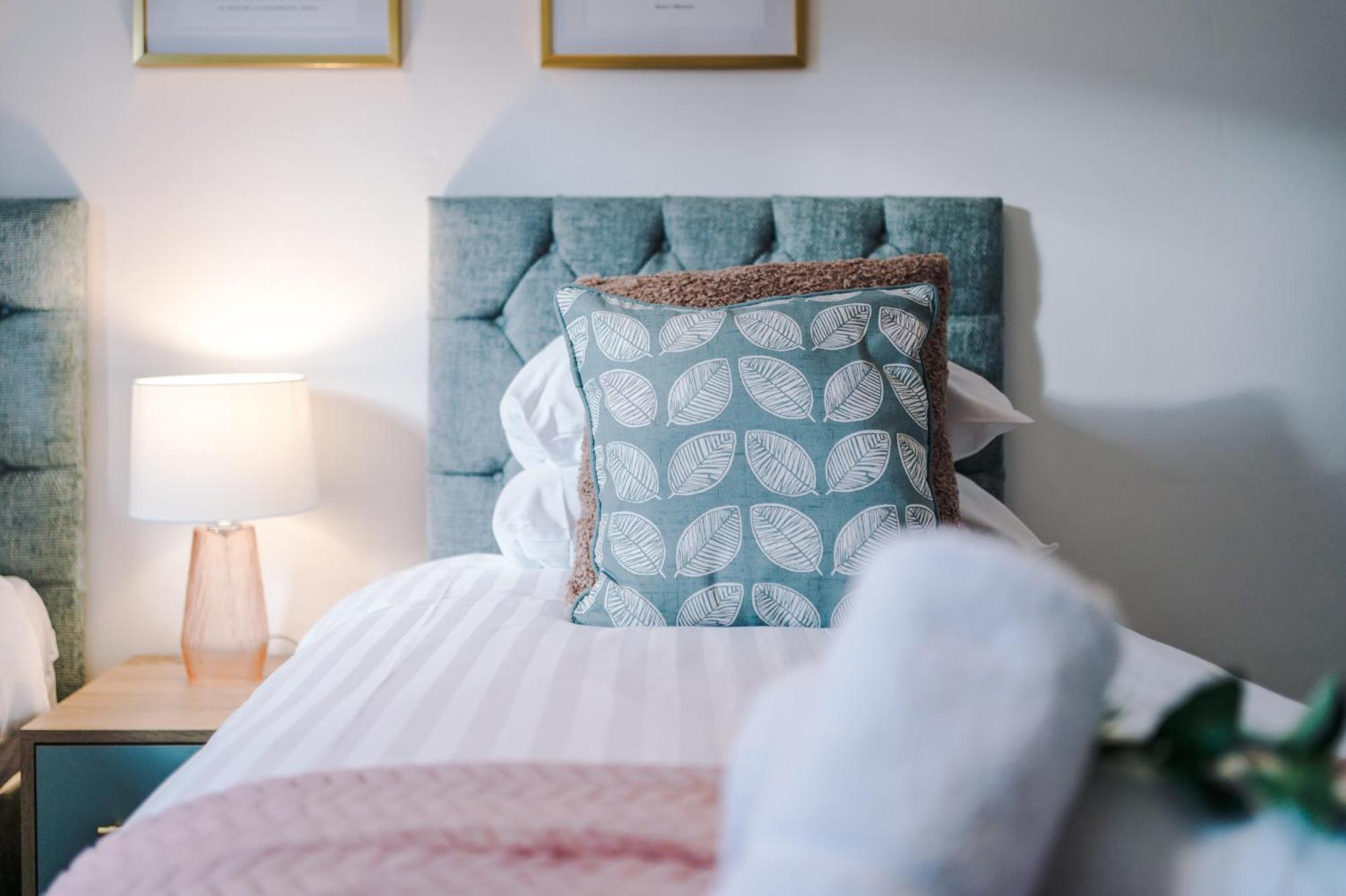 New! Spacious 2-Bed Home In Chester City-Centre By 53 Degrees Property, Ideal For Couples & Small Groups, Great Location - Sleeps 5 ภายนอก รูปภาพ