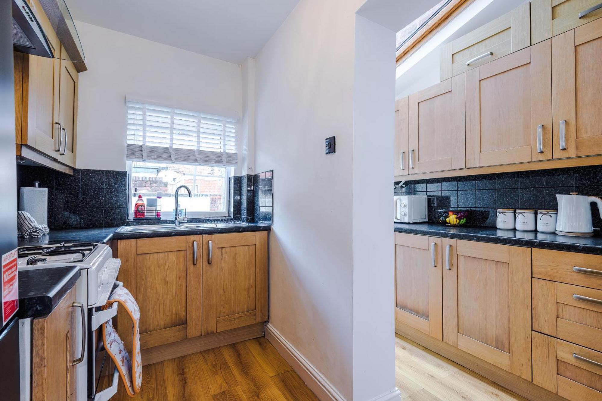 New! Spacious 2-Bed Home In Chester City-Centre By 53 Degrees Property, Ideal For Couples & Small Groups, Great Location - Sleeps 5 ภายนอก รูปภาพ