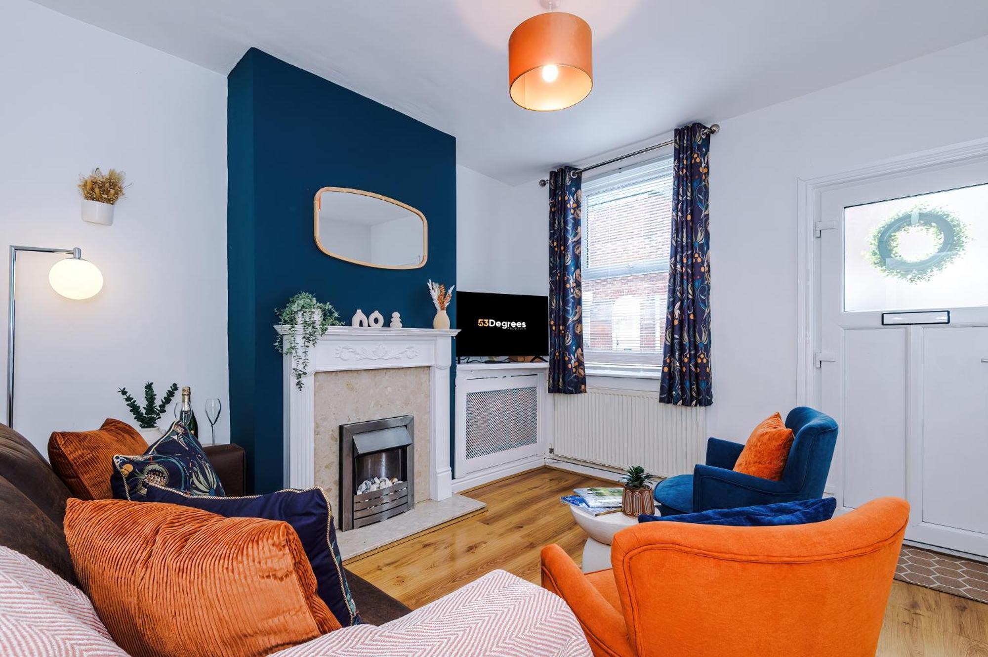 New! Spacious 2-Bed Home In Chester City-Centre By 53 Degrees Property, Ideal For Couples & Small Groups, Great Location - Sleeps 5 ภายนอก รูปภาพ