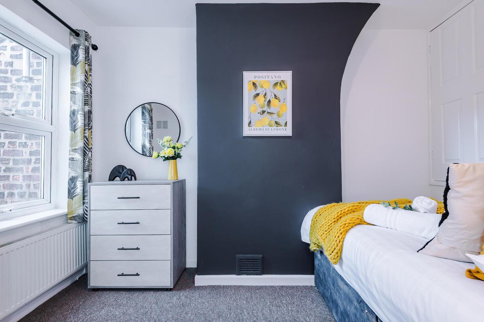 New! Spacious 2-Bed Home In Chester City-Centre By 53 Degrees Property, Ideal For Couples & Small Groups, Great Location - Sleeps 5 ภายนอก รูปภาพ