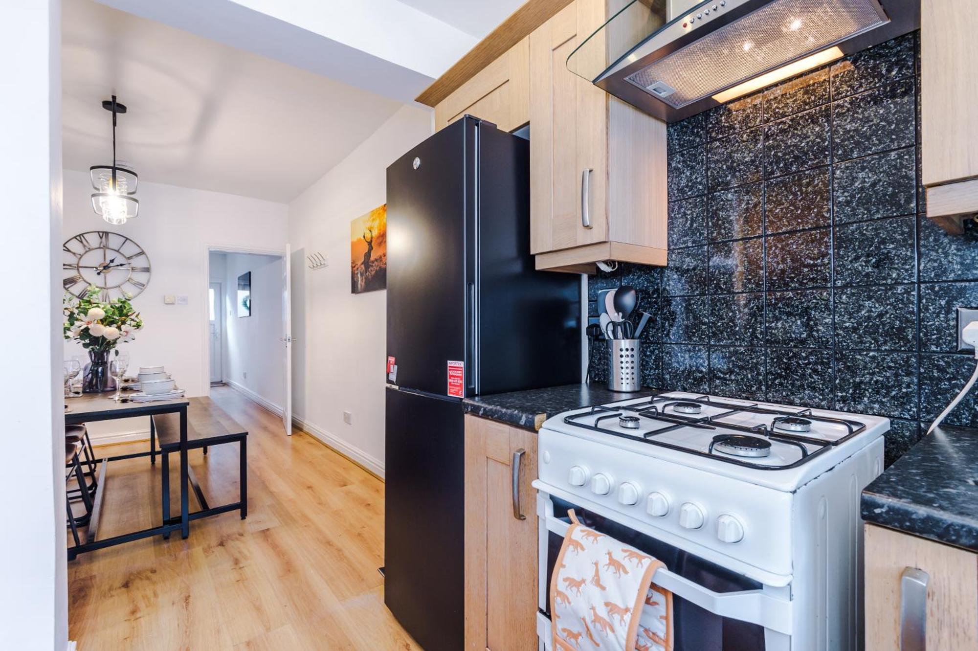 New! Spacious 2-Bed Home In Chester City-Centre By 53 Degrees Property, Ideal For Couples & Small Groups, Great Location - Sleeps 5 ภายนอก รูปภาพ