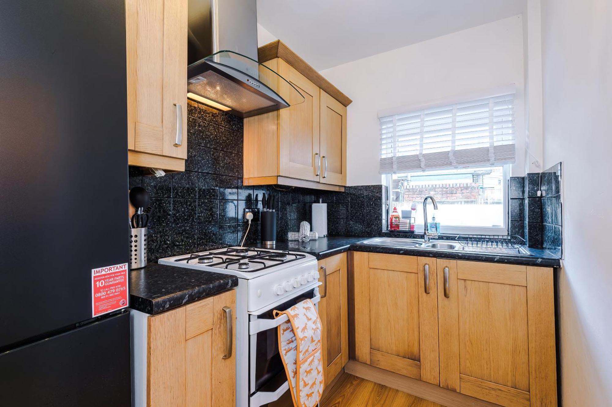 New! Spacious 2-Bed Home In Chester City-Centre By 53 Degrees Property, Ideal For Couples & Small Groups, Great Location - Sleeps 5 ภายนอก รูปภาพ