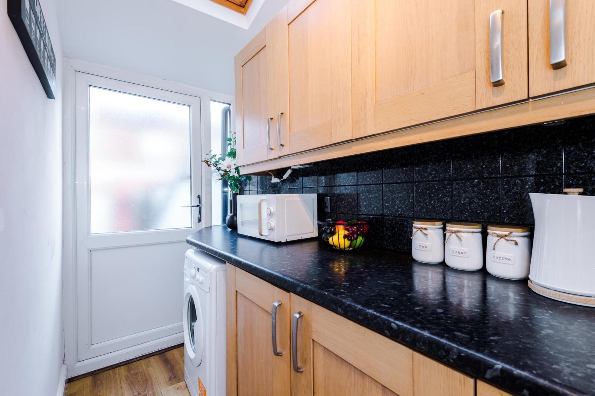 New! Spacious 2-Bed Home In Chester City-Centre By 53 Degrees Property, Ideal For Couples & Small Groups, Great Location - Sleeps 5 ภายนอก รูปภาพ