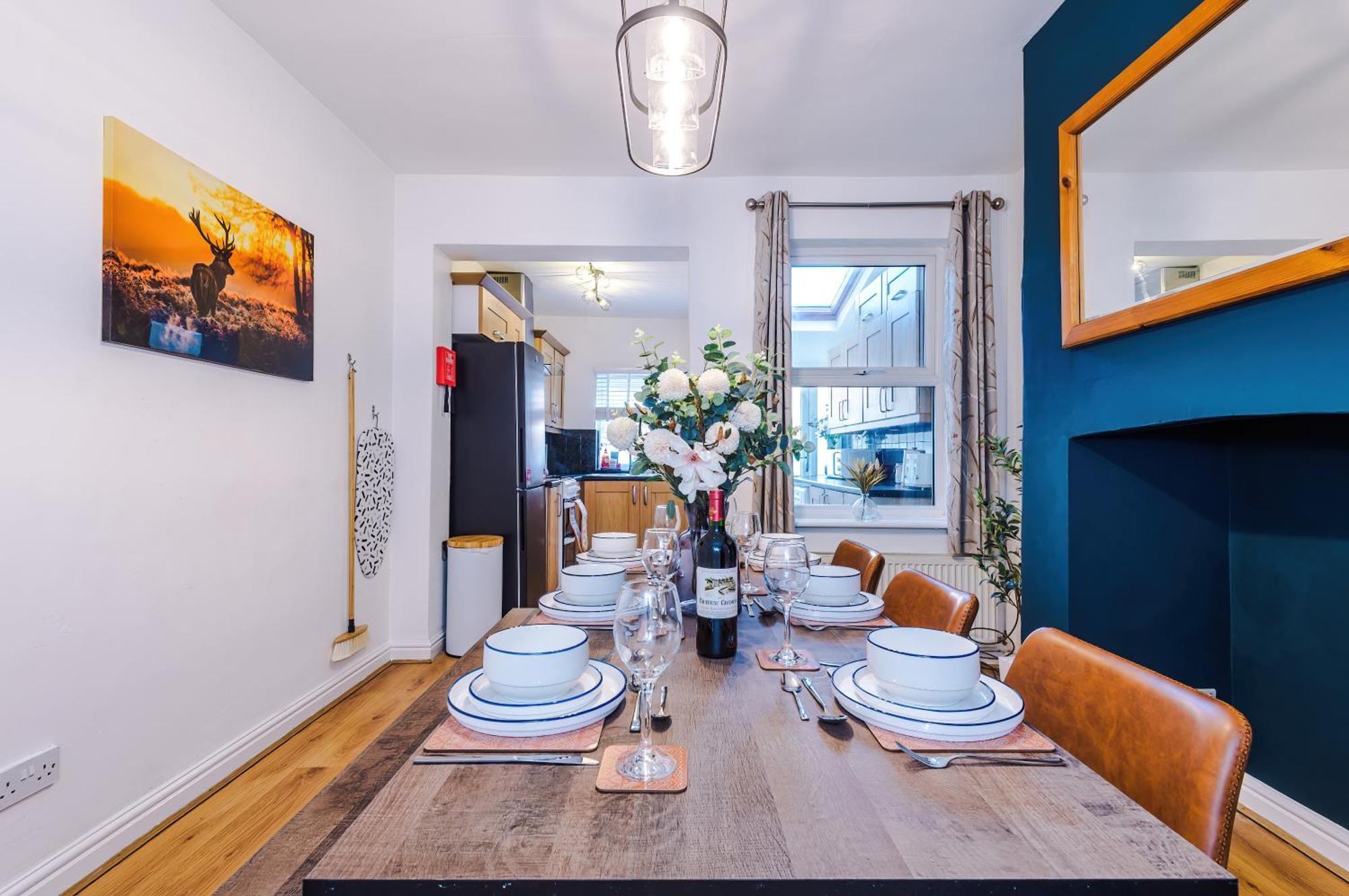 New! Spacious 2-Bed Home In Chester City-Centre By 53 Degrees Property, Ideal For Couples & Small Groups, Great Location - Sleeps 5 ภายนอก รูปภาพ
